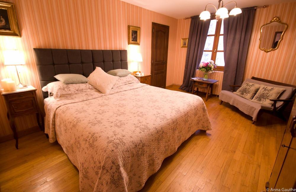 Le Cheval Blanc Bed and Breakfast Saint-Antonin Eksteriør billede